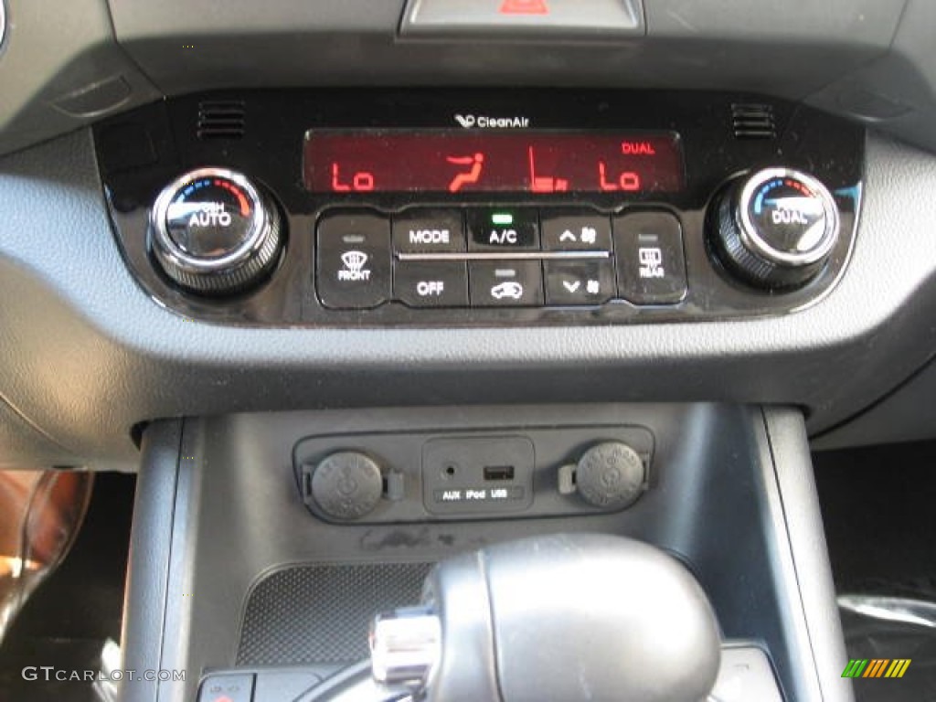 2011 Kia Sportage SX AWD Controls Photo #70084538