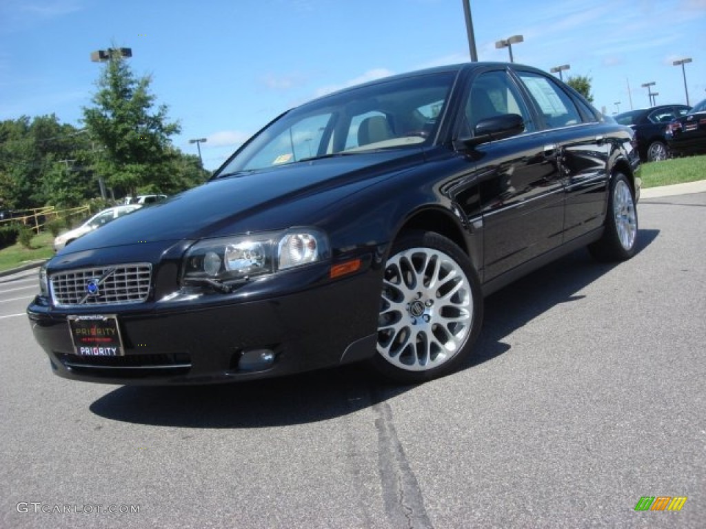 Black Volvo S80