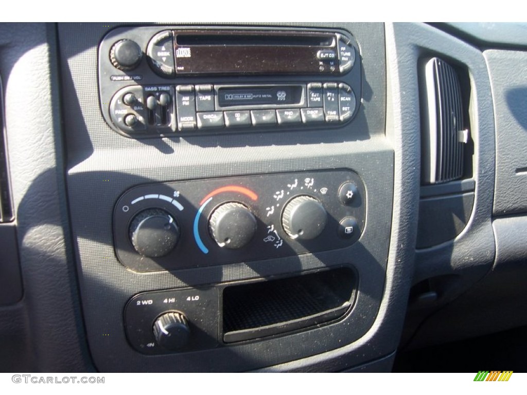 2004 Dodge Ram 1500 SLT Quad Cab 4x4 Controls Photo #70089210