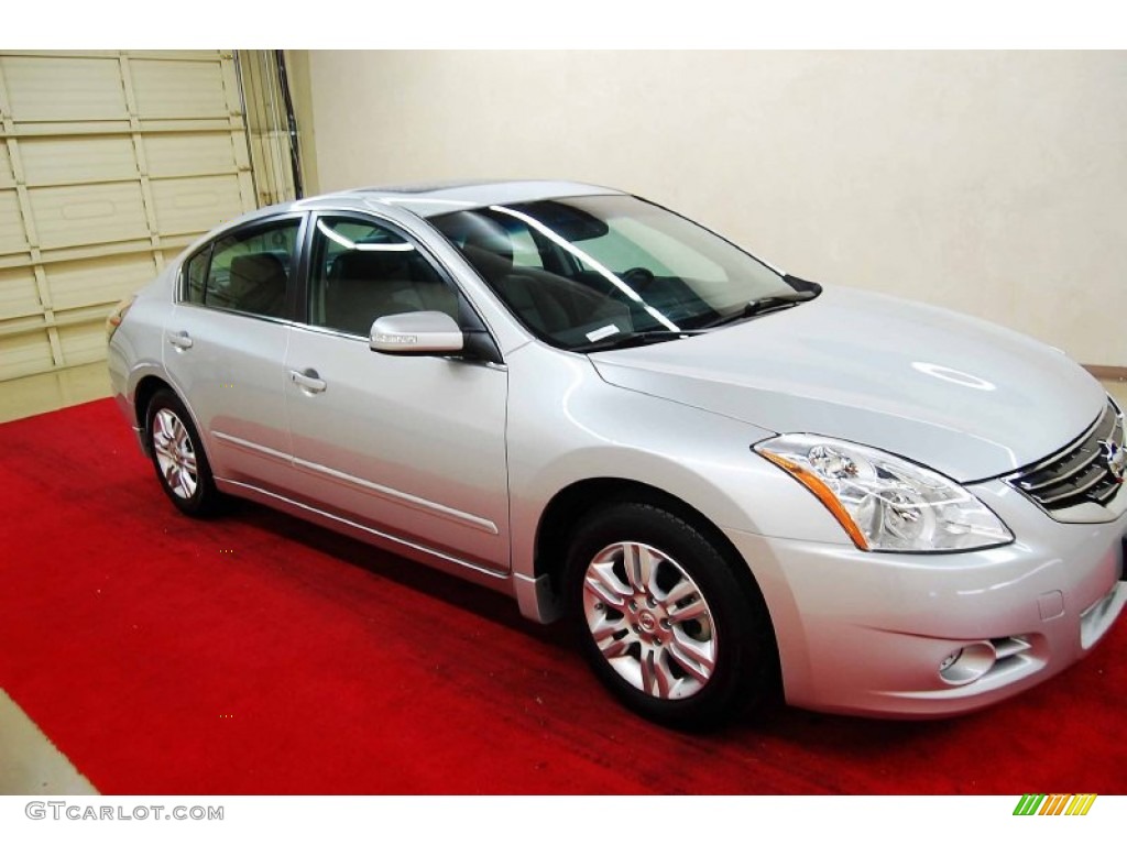 Brilliant Silver Nissan Altima
