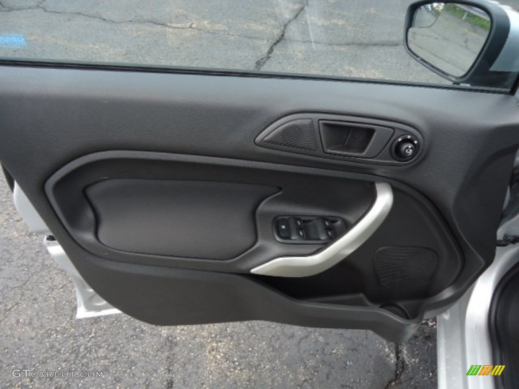 2013 Ford Fiesta SE Hatchback Charcoal Black/Blue Accent Door Panel Photo #70096648