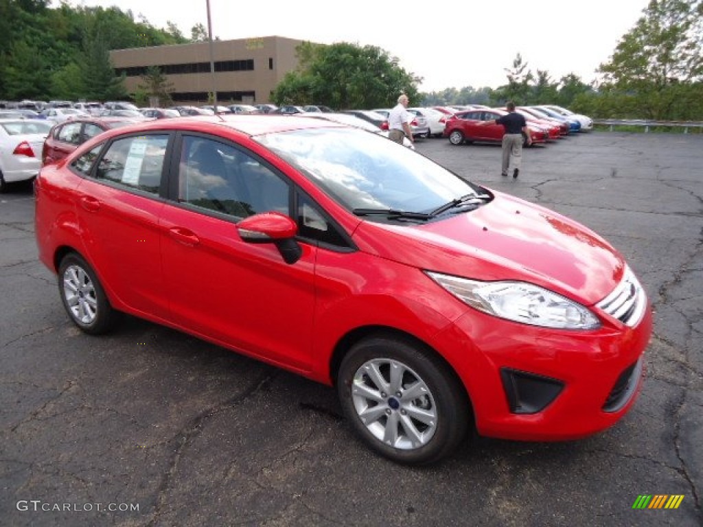 2013 Fiesta SE Sedan - Race Red / Charcoal Black/Light Stone photo #1