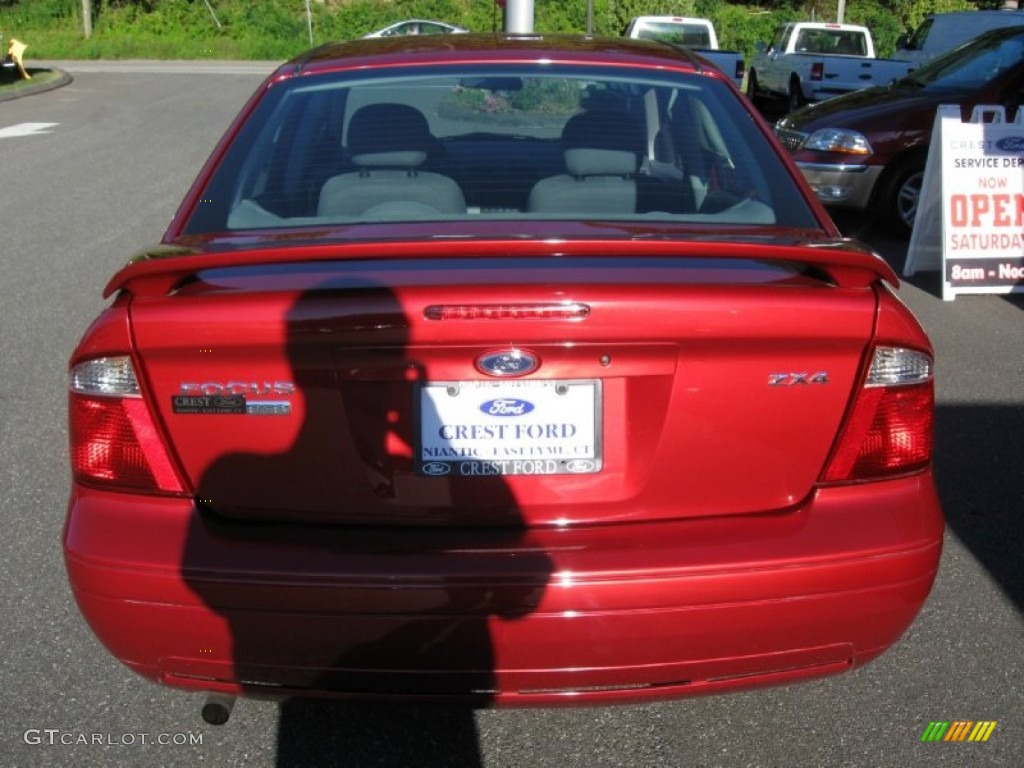 2005 Focus ZX4 SES Sedan - Sangria Red Metallic / Dark Flint/Light Flint photo #6