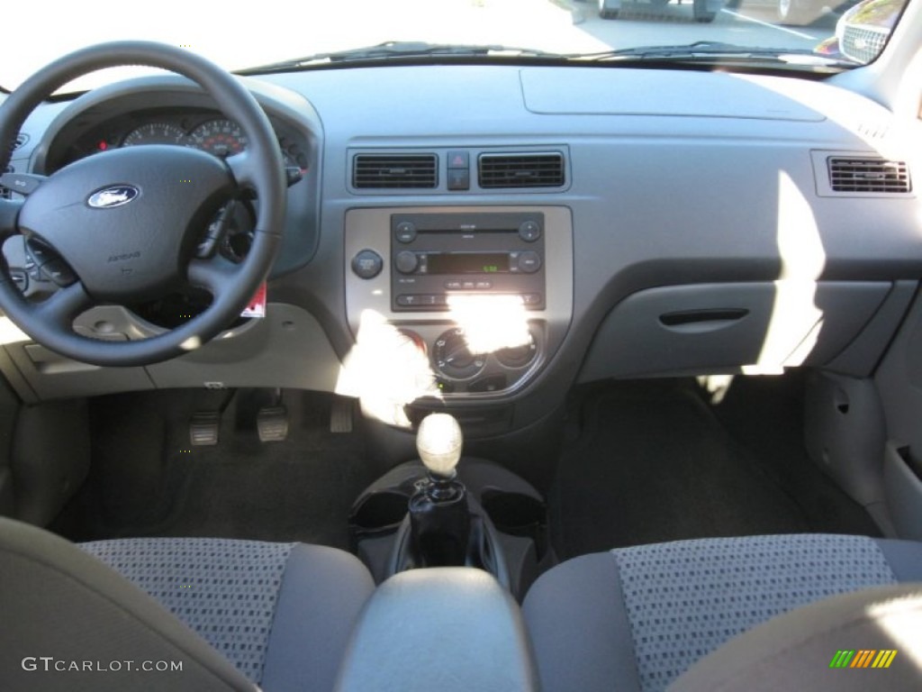 2005 Focus ZX4 SES Sedan - Sangria Red Metallic / Dark Flint/Light Flint photo #11