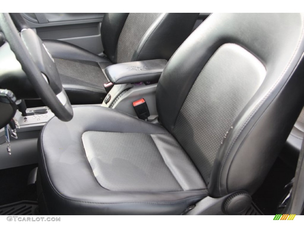 2004 Volkswagen New Beetle GL Convertible Front Seat Photo #70097580