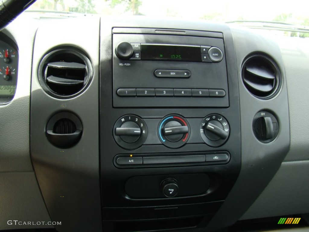 2007 Ford F150 XL Regular Cab Controls Photo #70101156