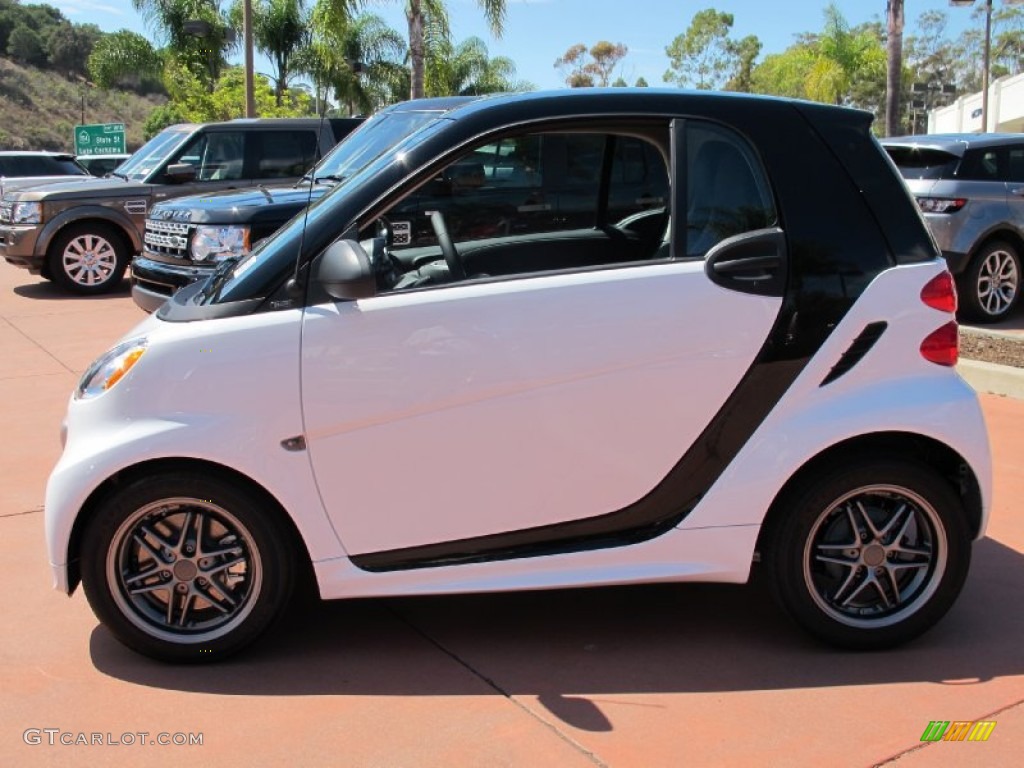 2013 fortwo passion coupe - Crystal White / Design Black photo #2