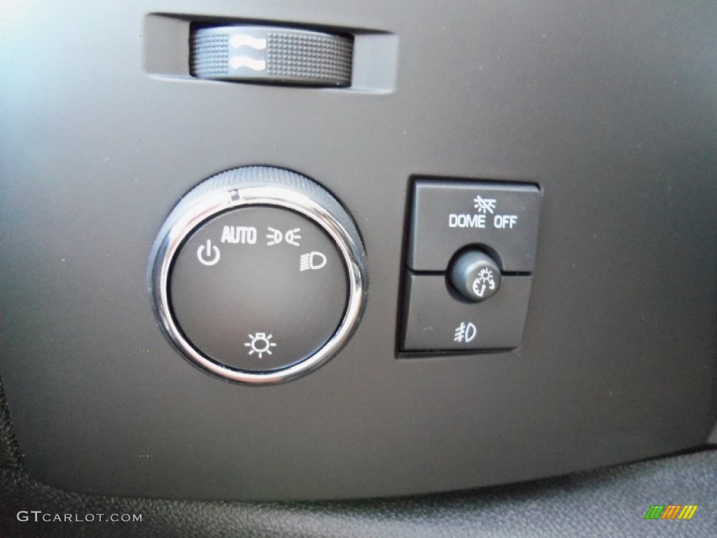 2013 Chevrolet Silverado 2500HD LT Crew Cab 4x4 Controls Photo #70104063
