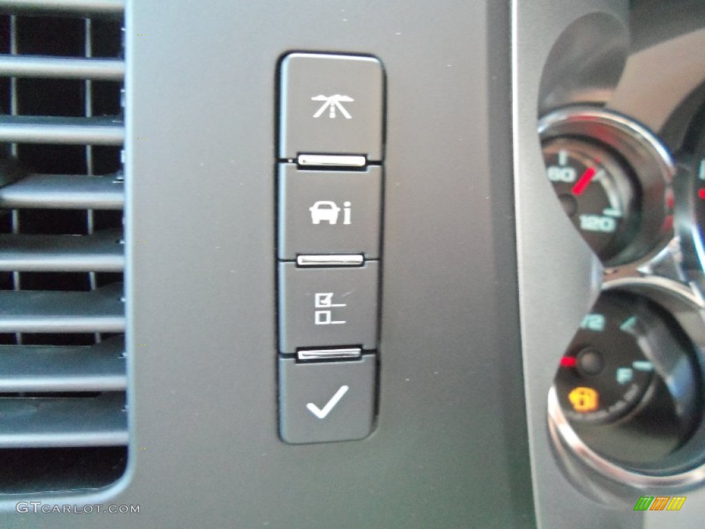2013 Chevrolet Silverado 2500HD LT Crew Cab 4x4 Controls Photo #70104072