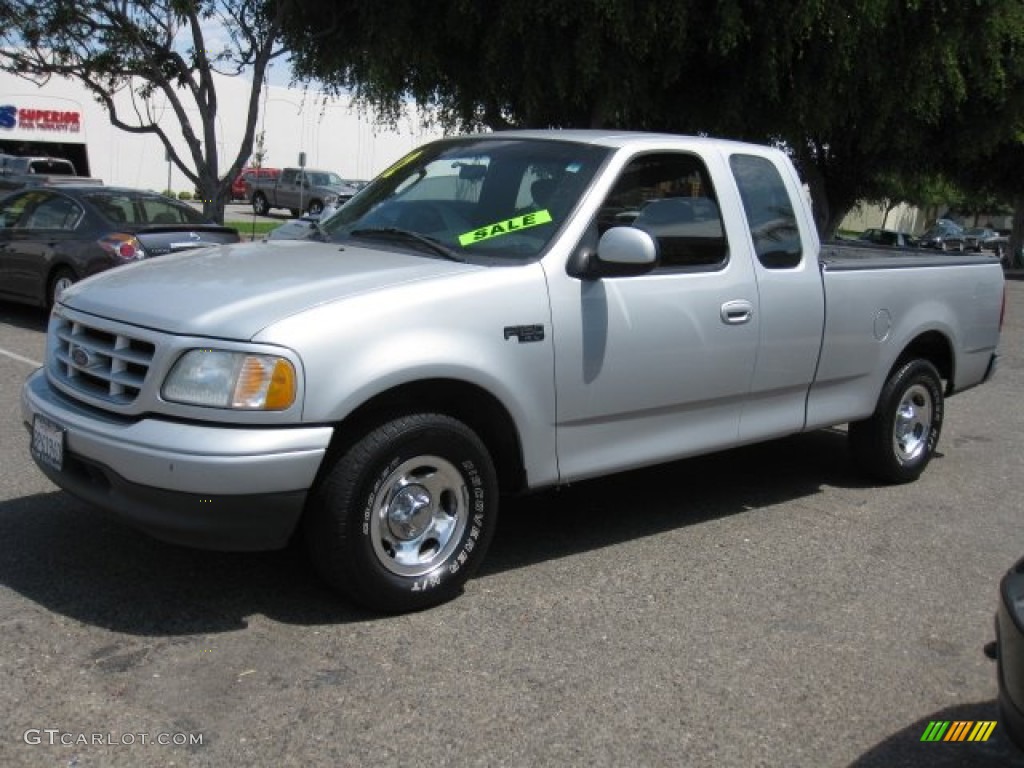 2002 F150 XL SuperCab - Silver Metallic / Medium Graphite photo #3