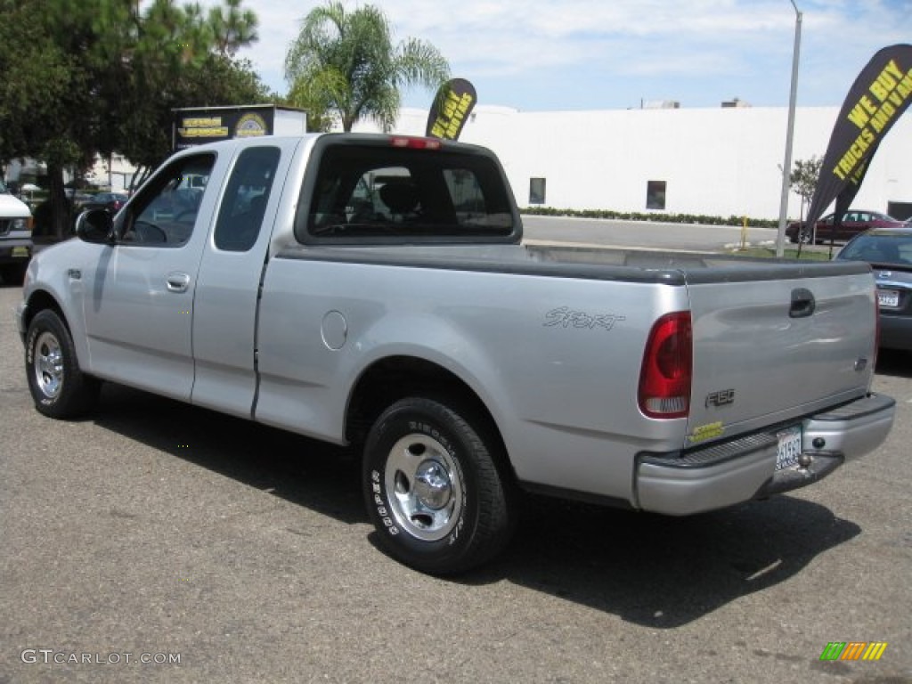 2002 F150 XL SuperCab - Silver Metallic / Medium Graphite photo #4