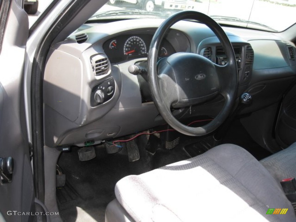 2002 F150 XL SuperCab - Silver Metallic / Medium Graphite photo #8
