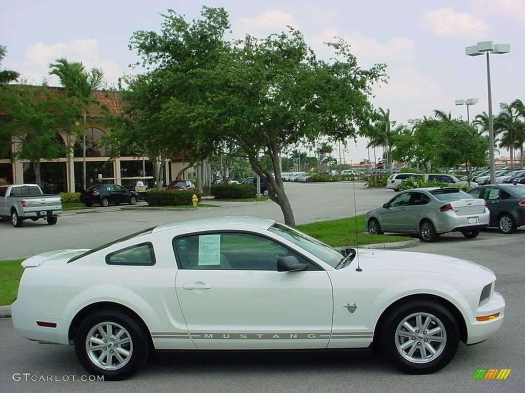 2009 Mustang V6 Coupe - Performance White / Medium Parchment photo #2