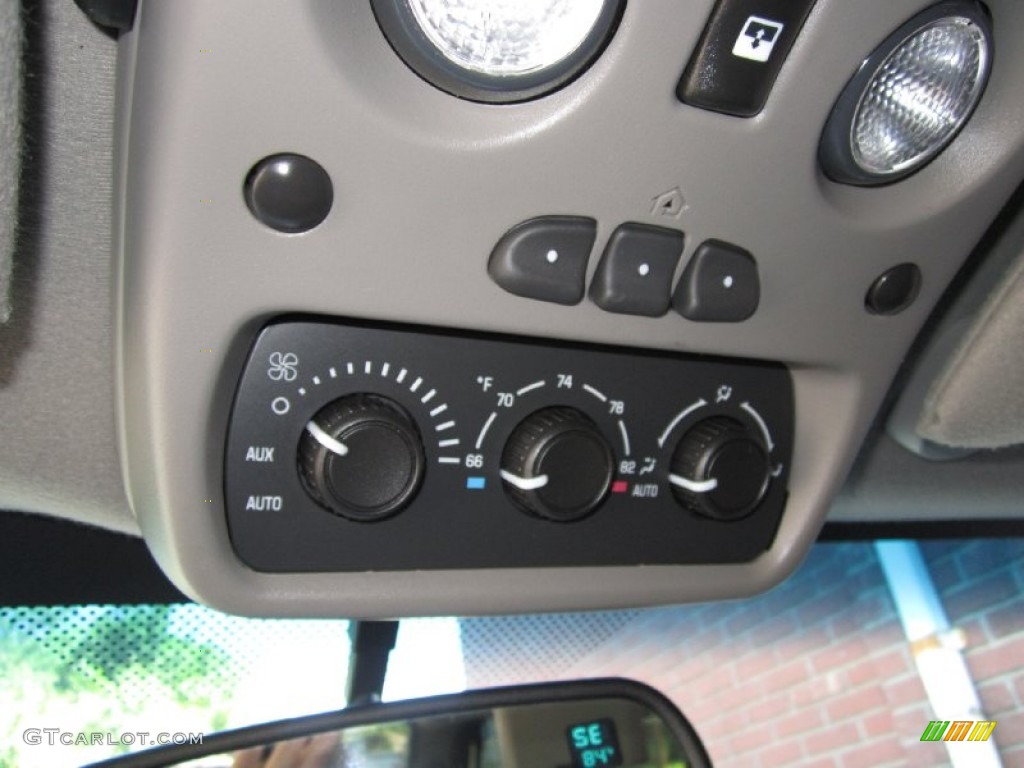 2004 Cadillac Escalade ESV AWD Controls Photo #70107585