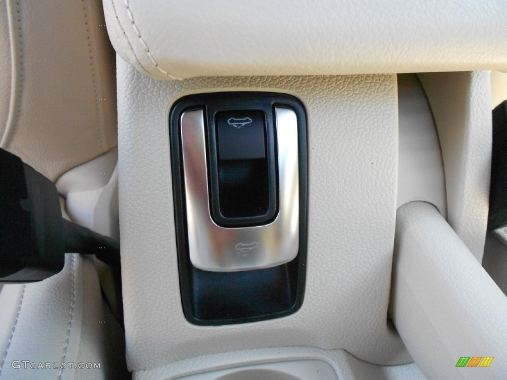 2013 Volkswagen Eos Lux Controls Photo #70110252