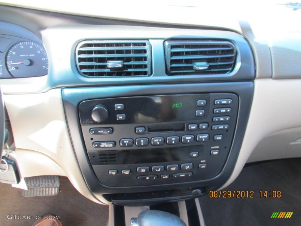 2002 Ford Taurus SEL Controls Photo #70115157