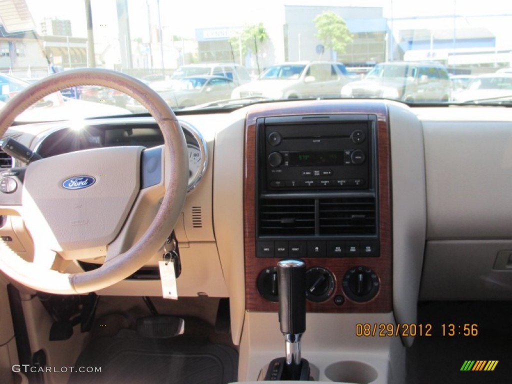 2004 Ford Explorer XLT 4x4 Dashboard Photos