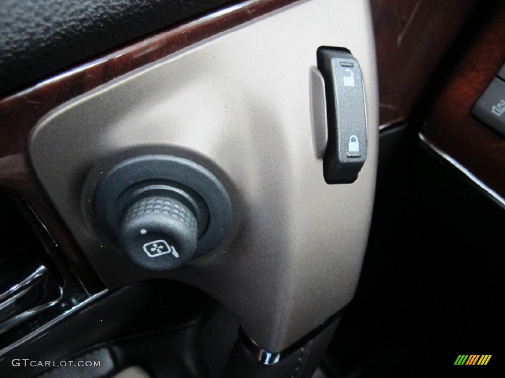 2011 Lincoln MKX AWD Controls Photo #70119552