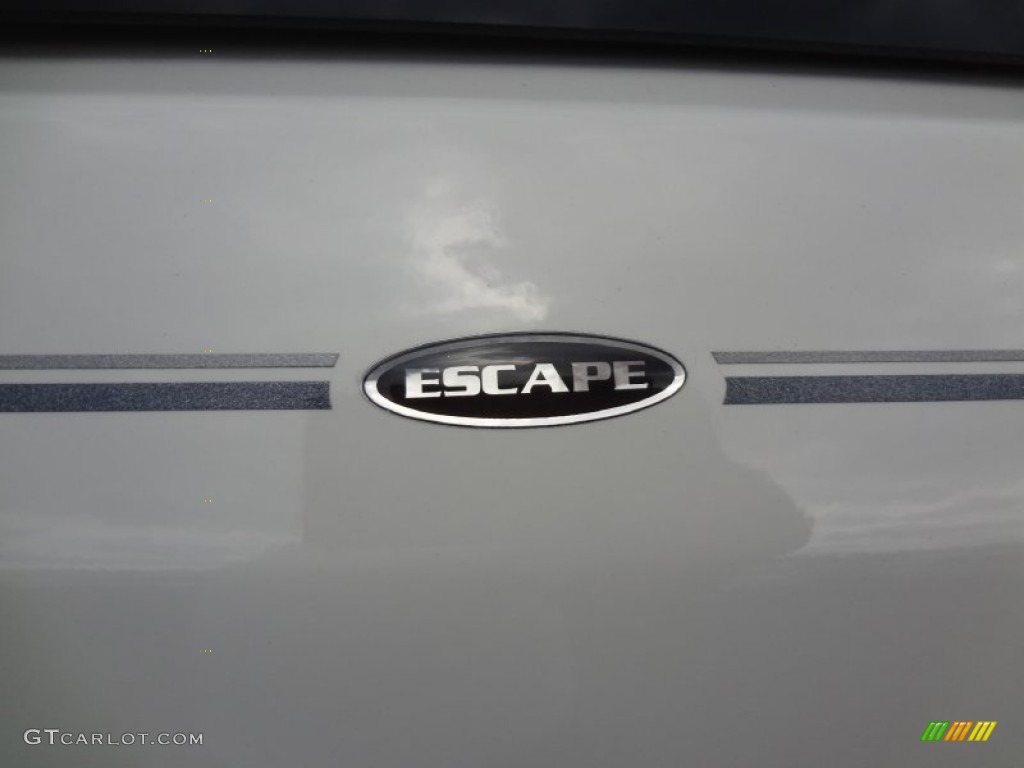 2010 Escape XLT V6 4WD - Oxford White / Camel photo #11