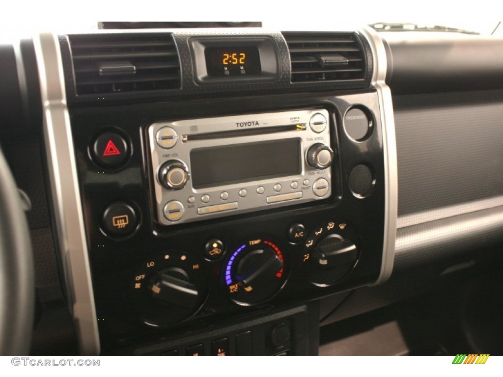 2011 Toyota FJ Cruiser 4WD Audio System Photo #70125597