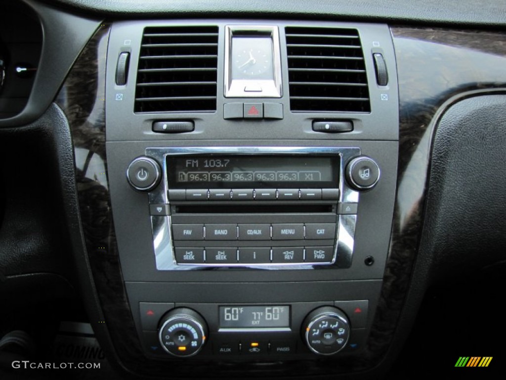 2009 Cadillac DTS Standard DTS Model Controls Photo #70130828