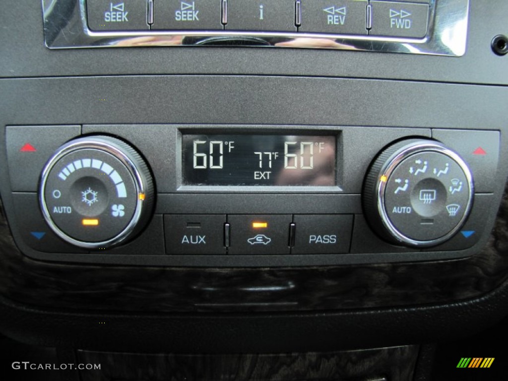 2009 Cadillac DTS Standard DTS Model Controls Photo #70130834