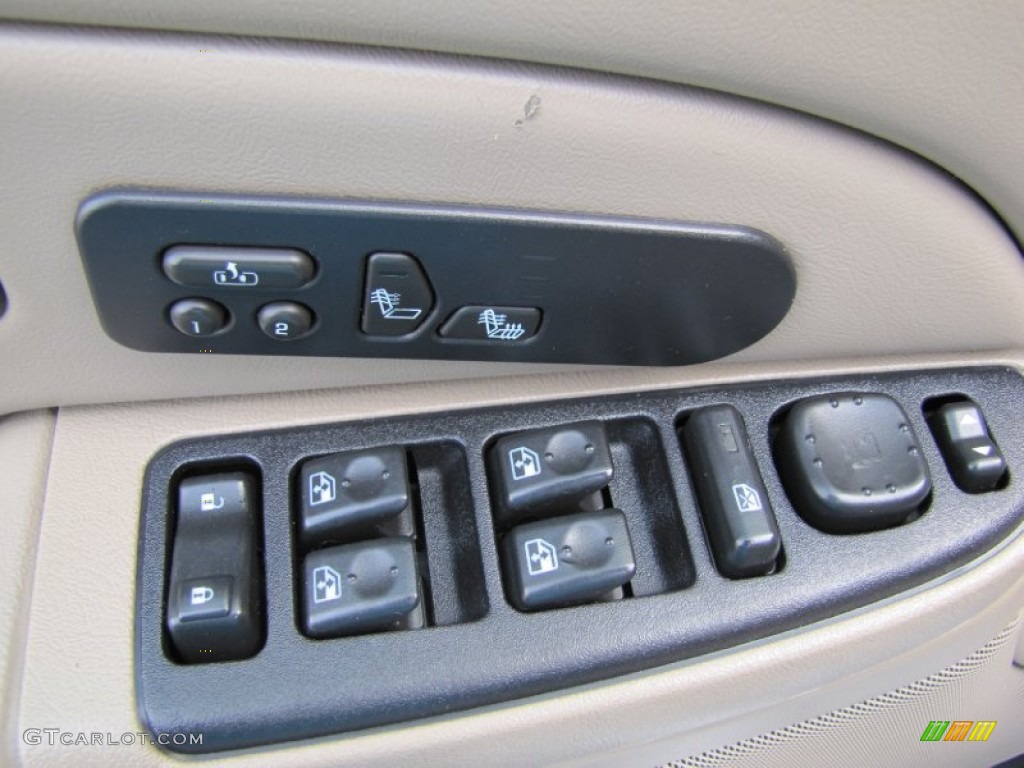 2005 GMC Sierra 3500 SLT Crew Cab 4x4 Controls Photo #70133777