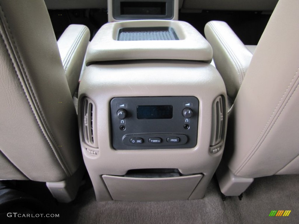 2005 GMC Sierra 3500 SLT Crew Cab 4x4 Controls Photo #70133909