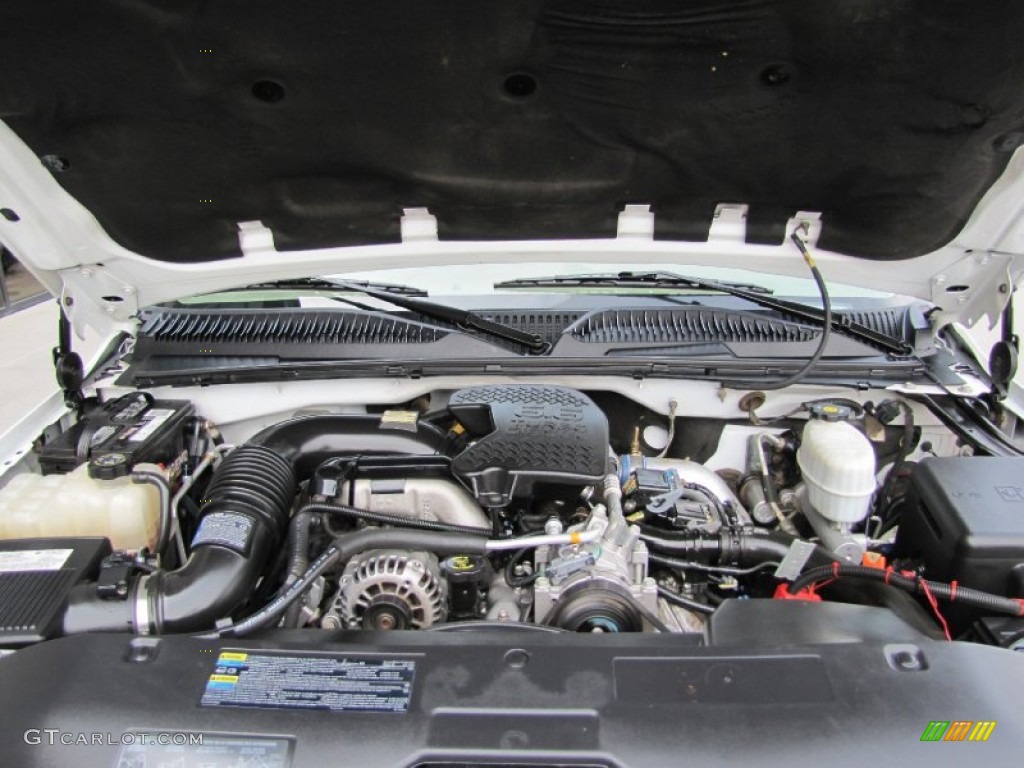 2005 GMC Sierra 3500 SLT Crew Cab 4x4 Engine Photos
