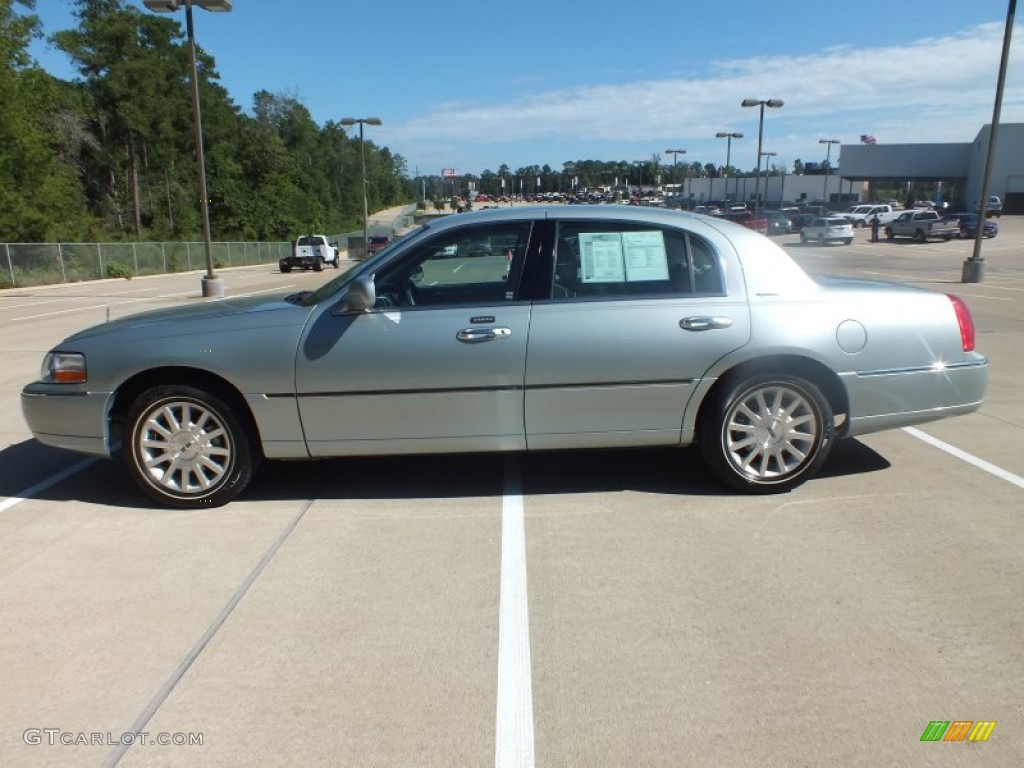 2007 Town Car Signature - Satellite Silver Metallic / Medium Light Stone photo #8