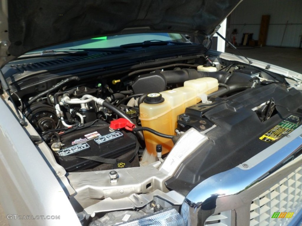 2003 Ford Excursion XLT 4x4 6.8 Liter SOHC 20-Valve V10 Engine Photo #70140317