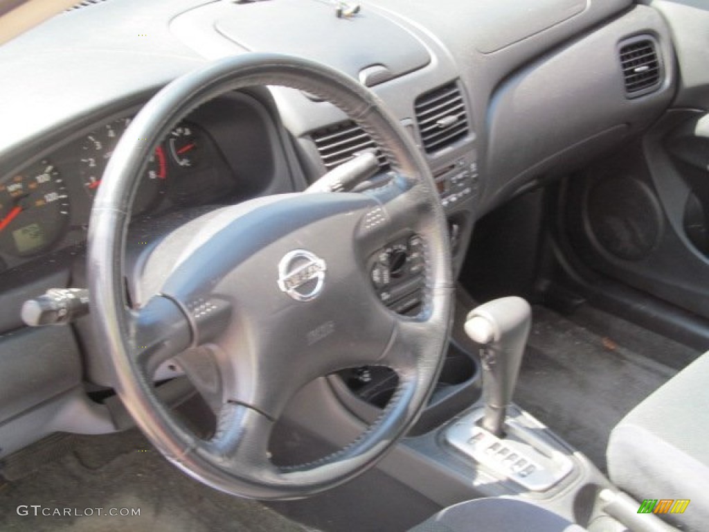 2005 Sentra 1.8 S Special Edition - Code Red / Charcoal photo #13