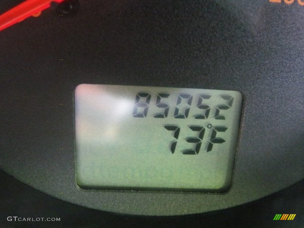 2005 Sentra 1.8 S Special Edition - Code Red / Charcoal photo #20