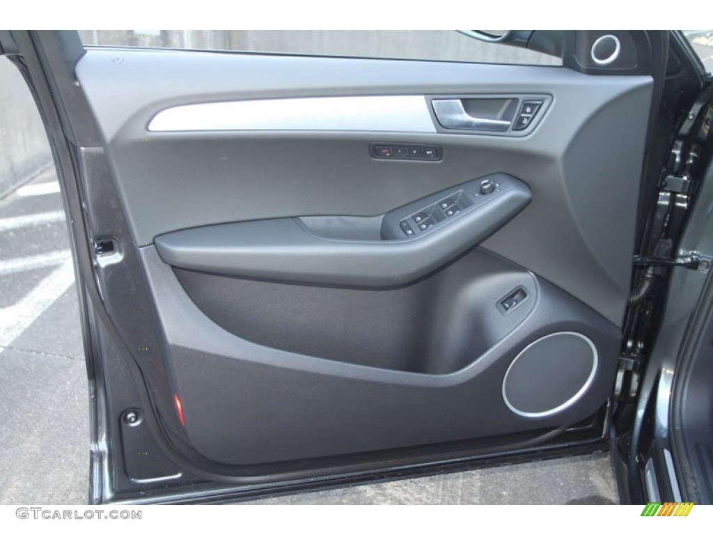 2012 Audi Q5 3.2 FSI quattro Light Gray Door Panel Photo #70145441