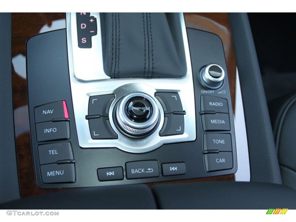 2013 Audi Q7 3.0 TFSI quattro Controls Photo #70146278