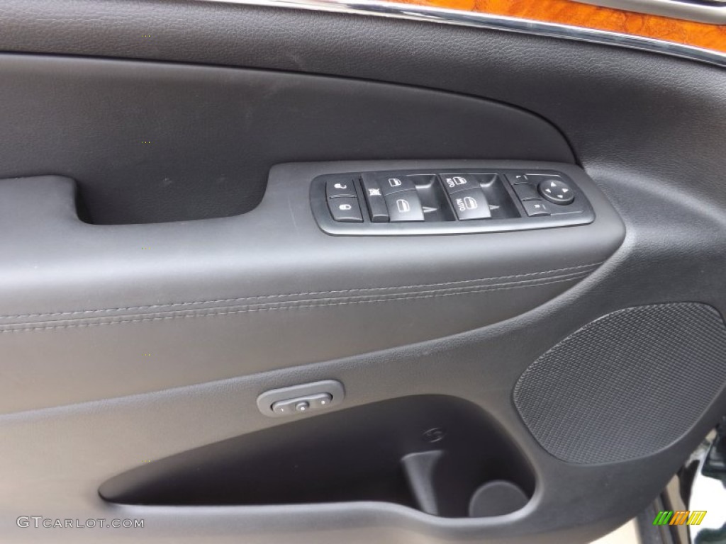 2013 Jeep Grand Cherokee Overland 4x4 Controls Photo #70146290