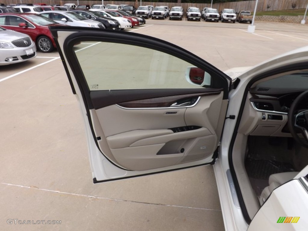 2013 Cadillac XTS Luxury FWD Shale/Cocoa Door Panel Photo #70146760