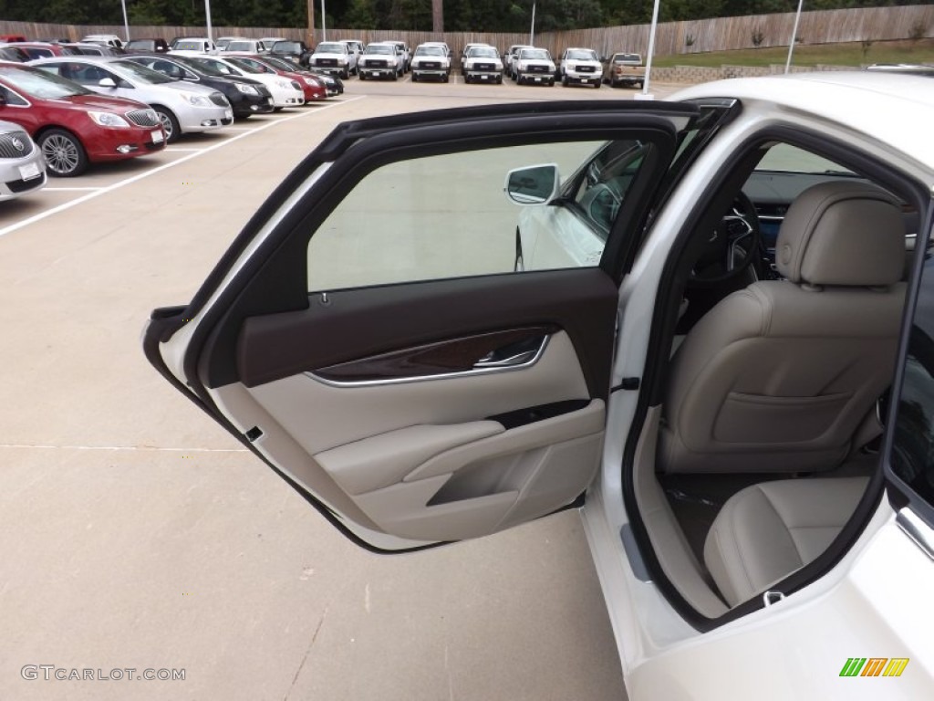 2013 Cadillac XTS Luxury FWD Shale/Cocoa Door Panel Photo #70146779