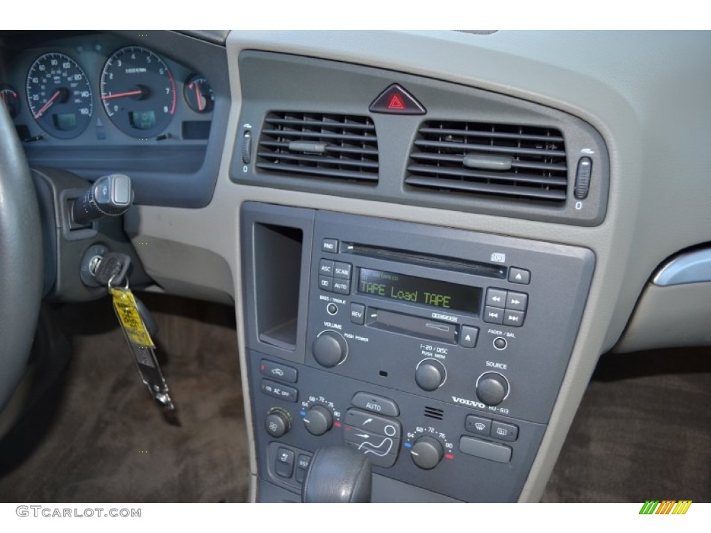 2002 S60 T5 - Platinum Green Metallic / Graphite photo #17