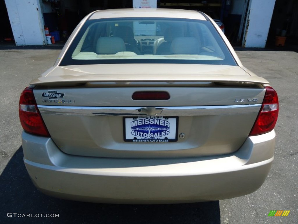 2005 Malibu LS V6 Sedan - Light Driftwood Metallic / Neutral Beige photo #6