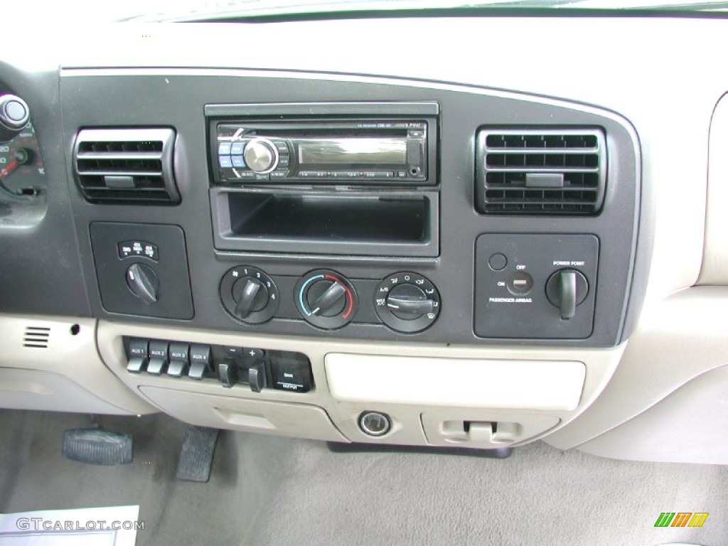 2005 Ford F250 Super Duty XLT Regular Cab 4x4 Controls Photo #70152128