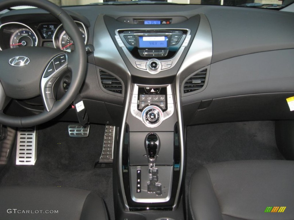 2013 Elantra Coupe SE - Volcanic Red / Black photo #21