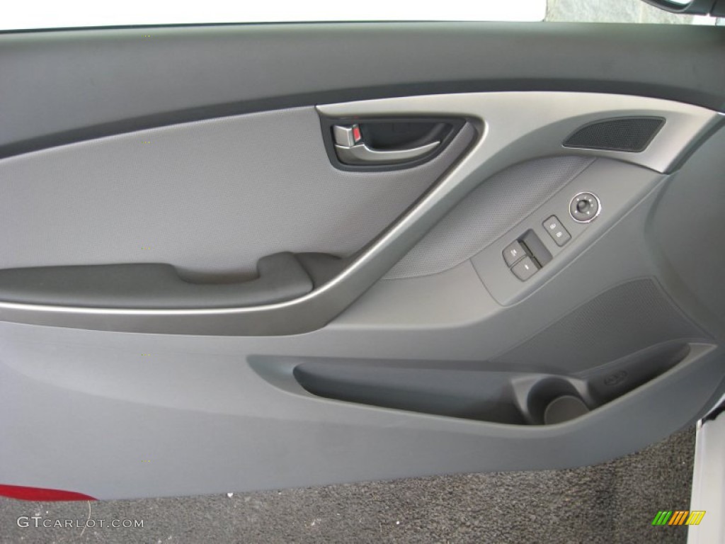 2013 Elantra Coupe SE - Monaco White / Gray photo #16
