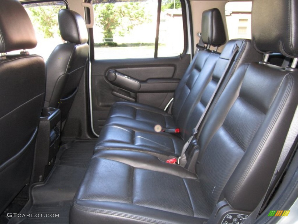 2006 Mercury Mountaineer Luxury AWD Rear Seat Photo #70158053