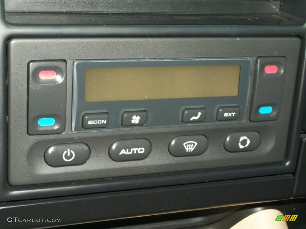 2003 Land Rover Discovery SE7 Controls Photo #70158728