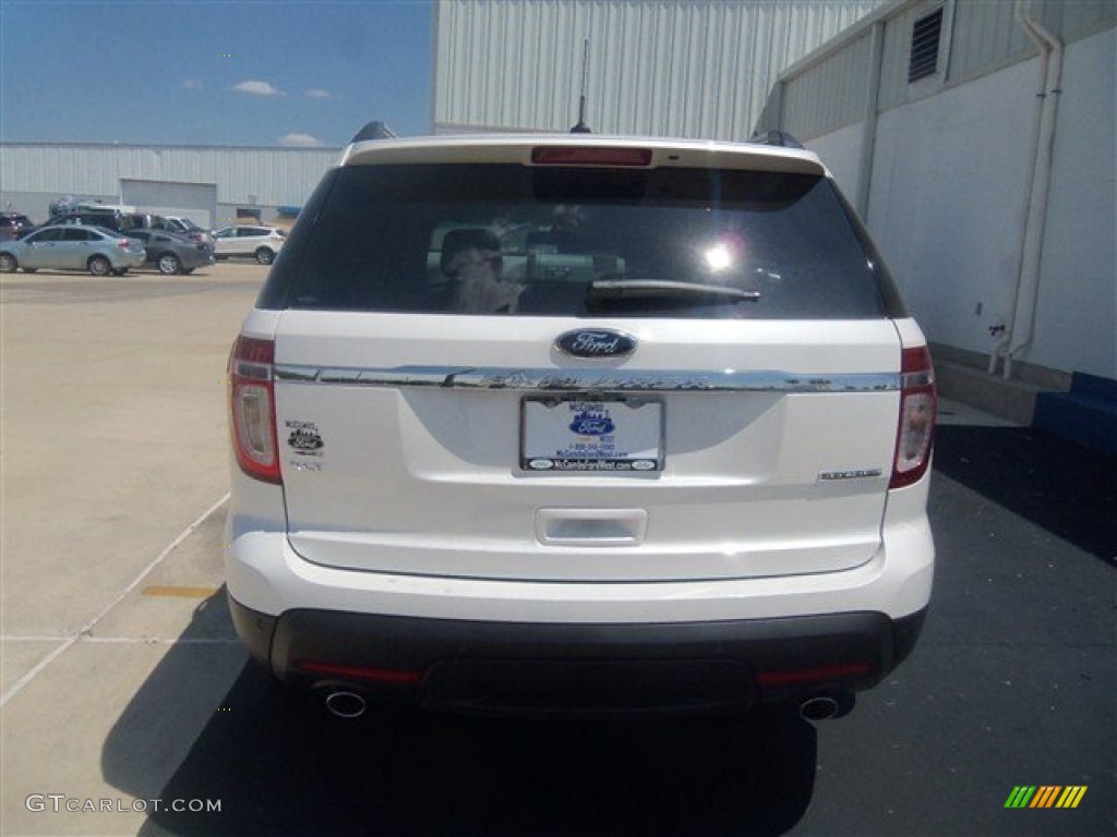 2013 Explorer XLT - White Platinum Tri-Coat / Medium Light Stone photo #4