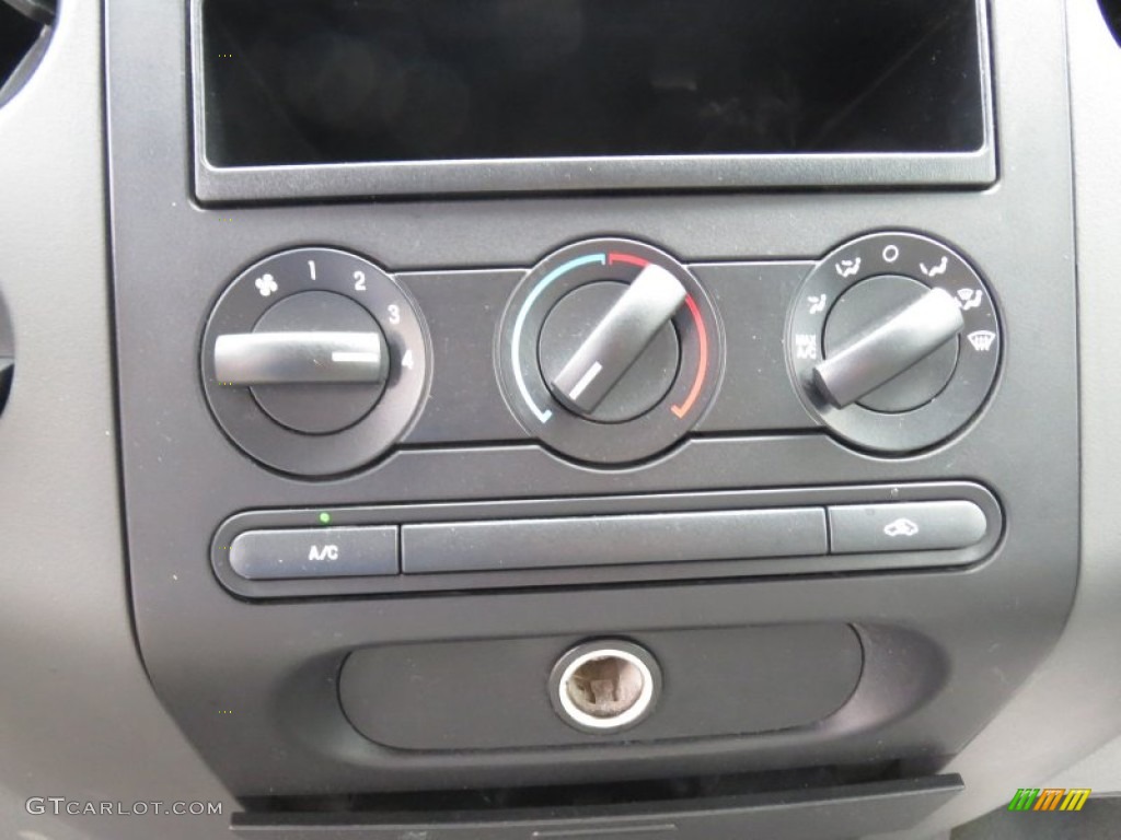 2004 F150 STX SuperCab - Black / Medium/Dark Flint photo #33