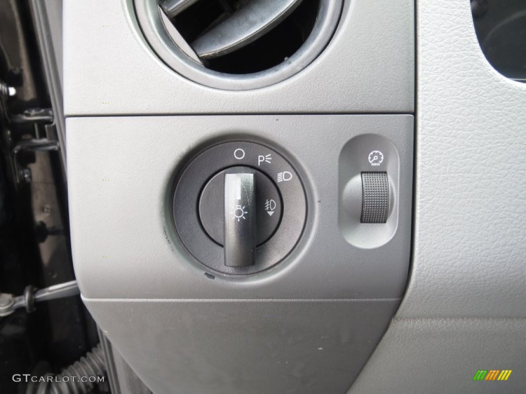 2004 F150 STX SuperCab - Black / Medium/Dark Flint photo #37