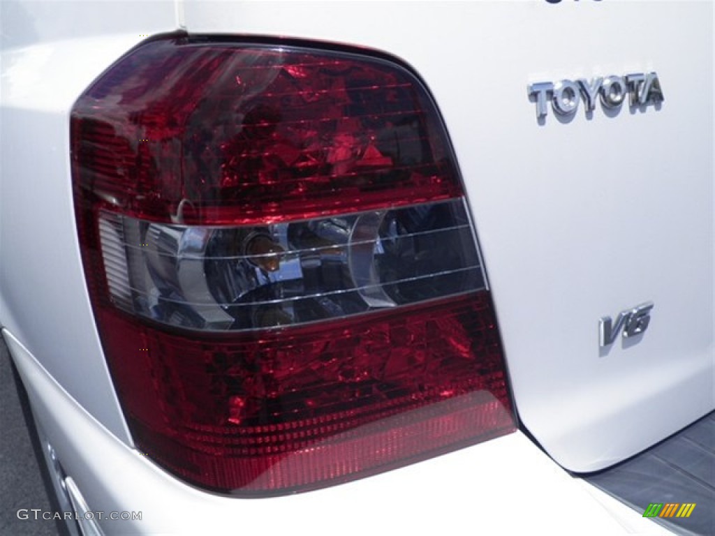 2004 Highlander Limited V6 - Super White / Ash photo #15