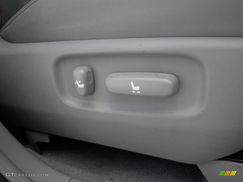 2004 Highlander Limited V6 - Super White / Ash photo #23